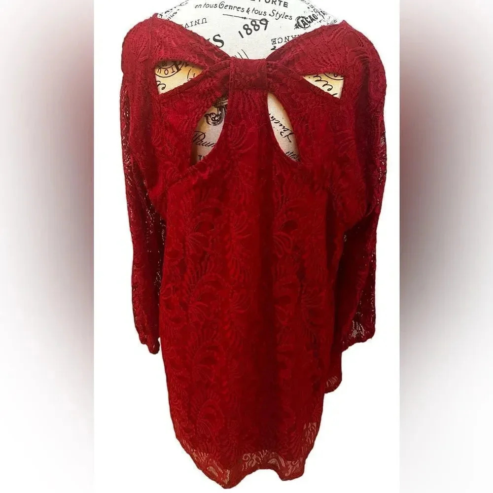 Ros & Ali Red Lace long sleeve tunic.  Size 2x Perfect for the holidays!